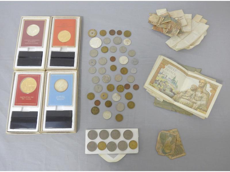 DIVERS : lot de 52 pièces modernes France...