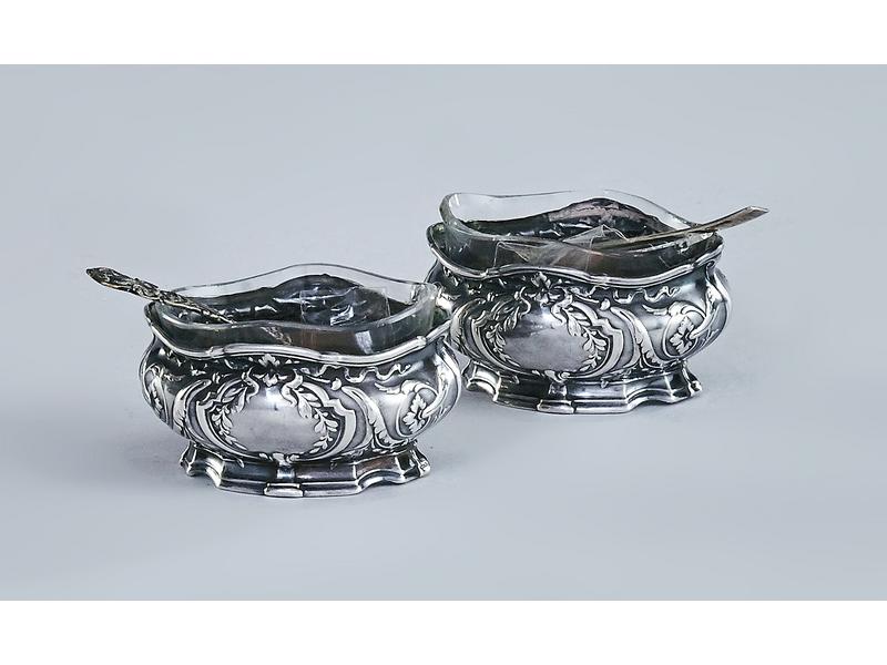 PAIRE DE SALERONS en argent de forme chantournée...