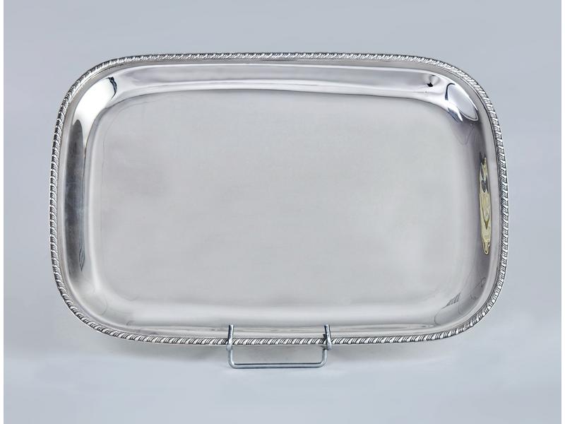 PLAT rectangulaire en argent uni à bordure...