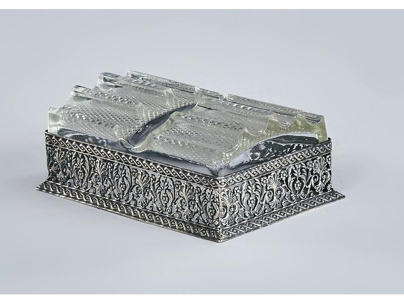 PORTE-PLUME en cristal sur une base rectangulaire...