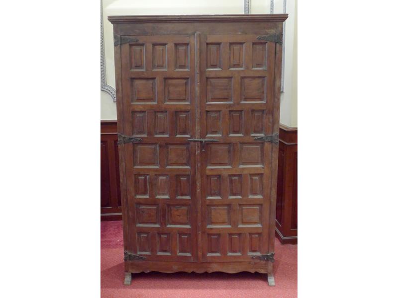 PETITE ARMOIRE ETROITE à panneaux en chêne...