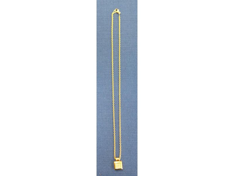PENDENTIF carré en or jaune orné de 6 petits...