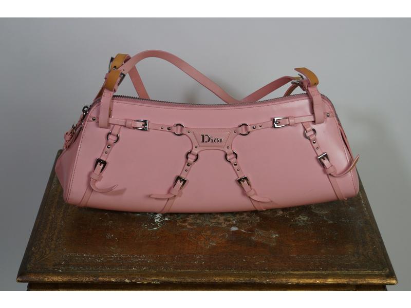 Christian DIOR.