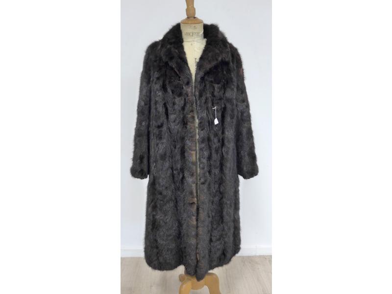 MANTEAU en vison dark, col parmenture et...
