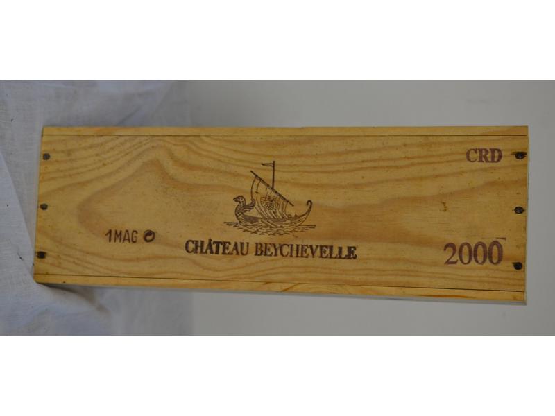 1 Mag CH. BEYCHEVELLE St Julien GCC 2000...
