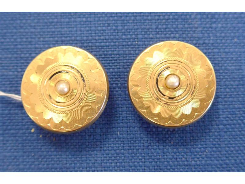 PAIRE DE BOUTONS DE MANCHETTES rond en or...