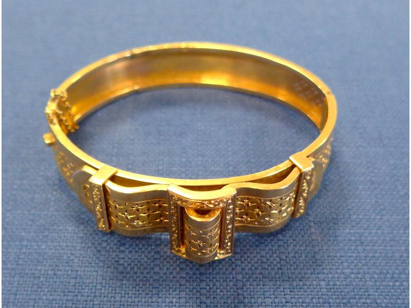 BRACELET rigide articulé en or jaune, à motif...