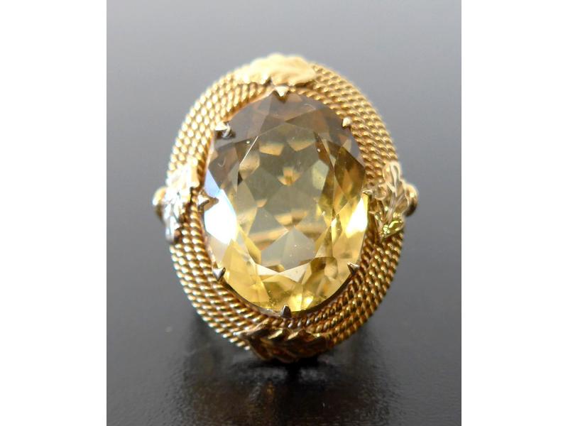 BAGUE en or jaune sertie d'une importante...