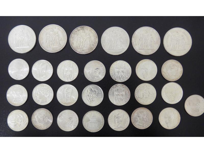 LOT DE PIECES EN ARGENT comprenant 6 pièces...