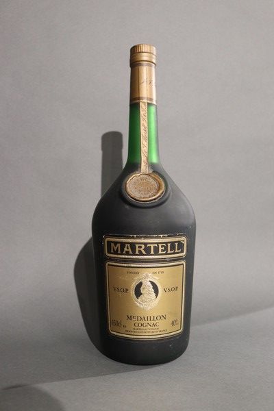 1 Mag. COGNAC VSOP "Médaillon", mise Martell,...