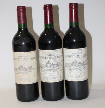 3 Blles CH. LARRIVET HAUT-BRION Graves
