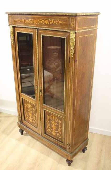 VITRINE rectangulaire en placage de palissandre...