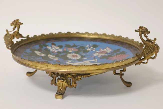 COUPE ronde en émaux cloisonnés figurant...