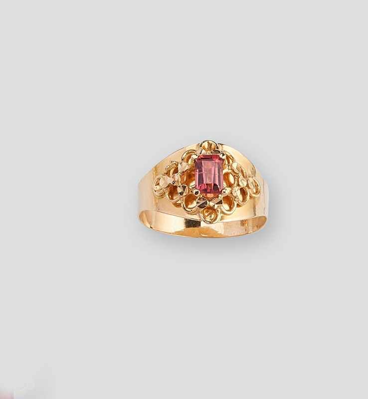 BAGUE en or (750) ornée d'une tourmaline...