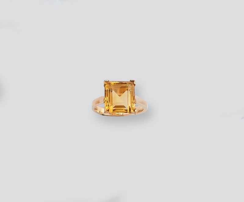 BAGUE en or (750) ornée d'une citrine taille...