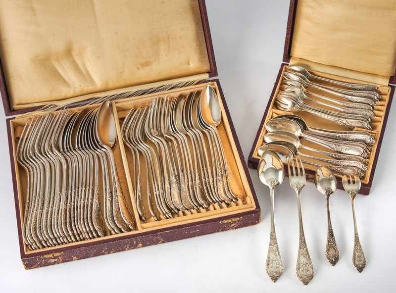 PARTIE DE MENAGERE en argent (800) à décor...