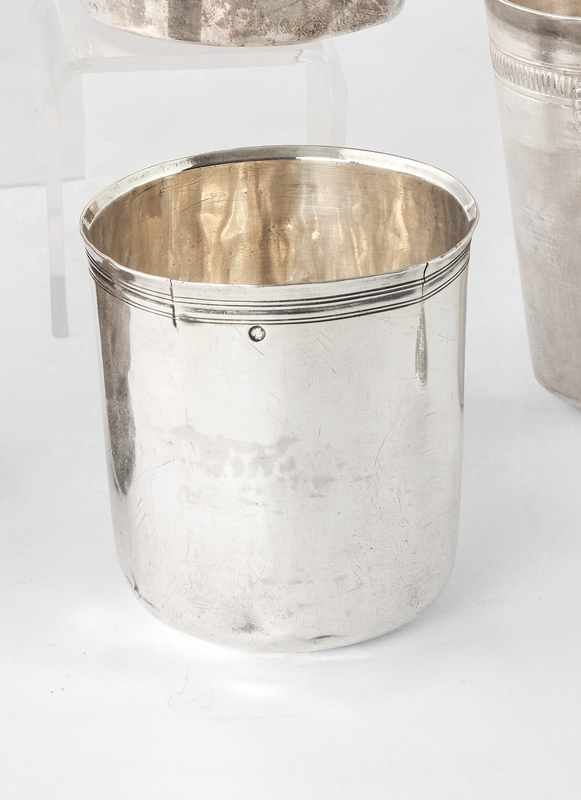 TIMBALE en argent à trois rangs de filet...