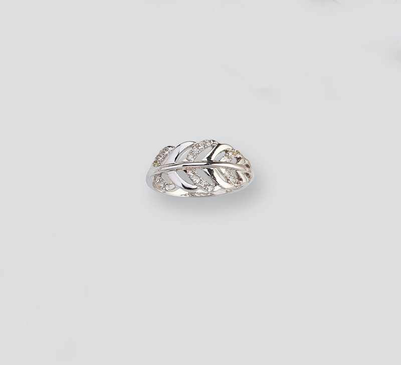 BAGUE en or gris (375) en forme de feuille...