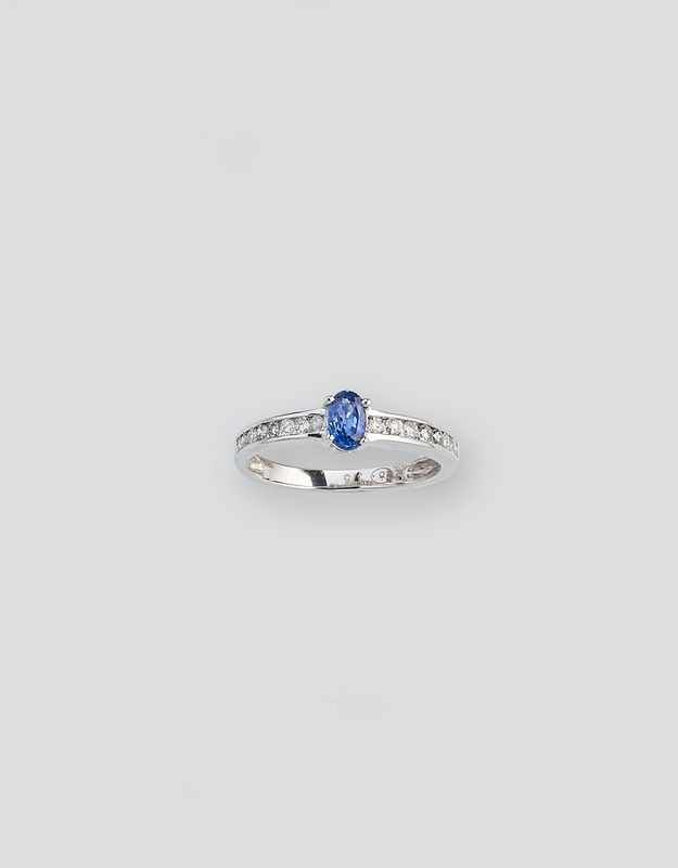 BAGUE en or gris (375) sertie d'un petit...