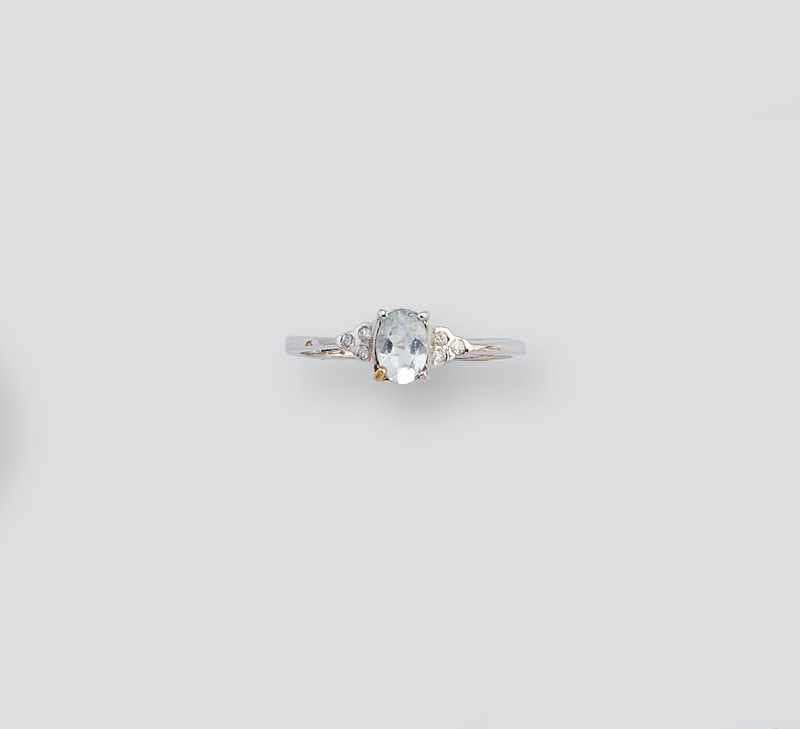 BAGUE en or gris (375) sertie d'une aigue-marine...