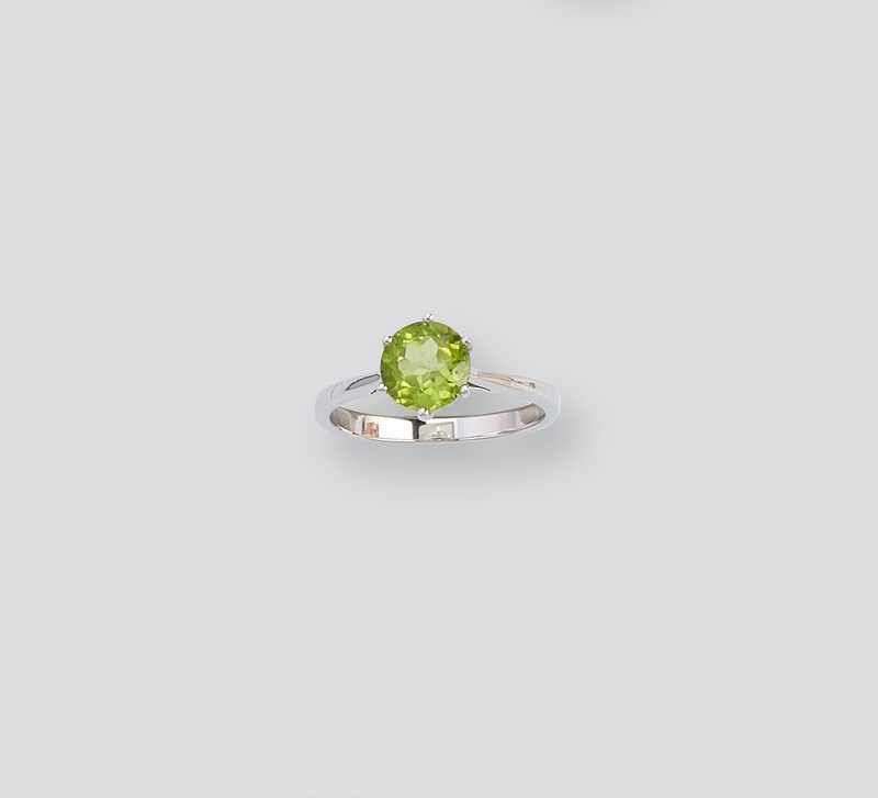 BAGUE en or gris (375) sertie d'un péridot...