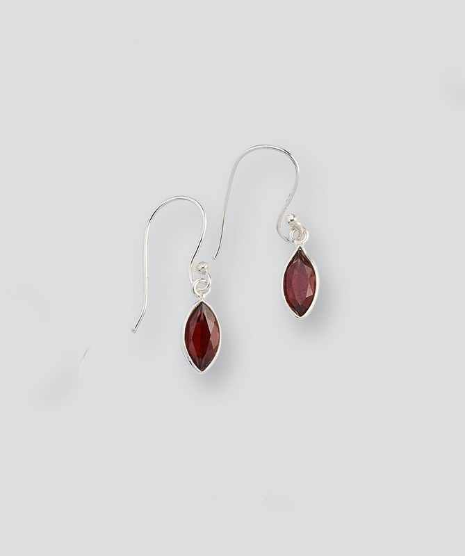 PAIRE DE BOUCLES D'OREILLES en argent (925)...