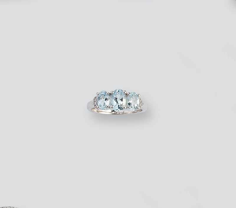 BAGUE en argent (925) sertie de trois aigues-marines...
