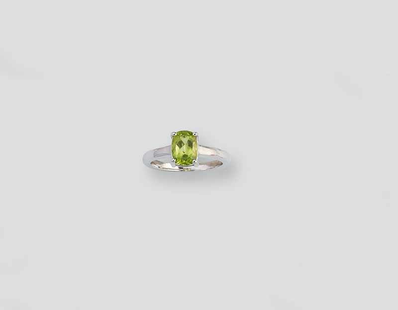 BAGUE en argent (925) sertie d'un péridot...