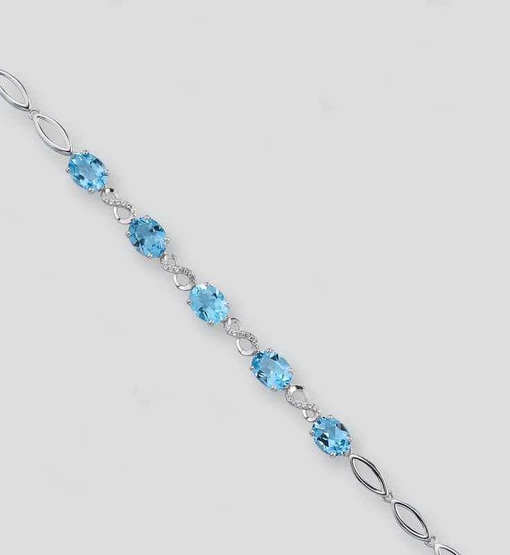 BRACELET en argent (925) serti de cinq topazes...