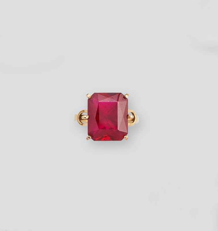 BAGUE en or (750) avec important rubis de...