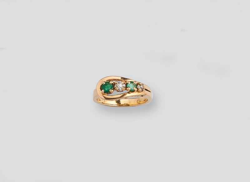 BAGUE de forme bpoucle en or (750) sertissant...