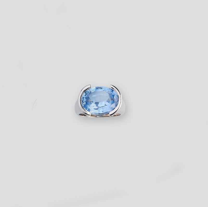 BAGUE en or gris (750) et spinelle synthétique...