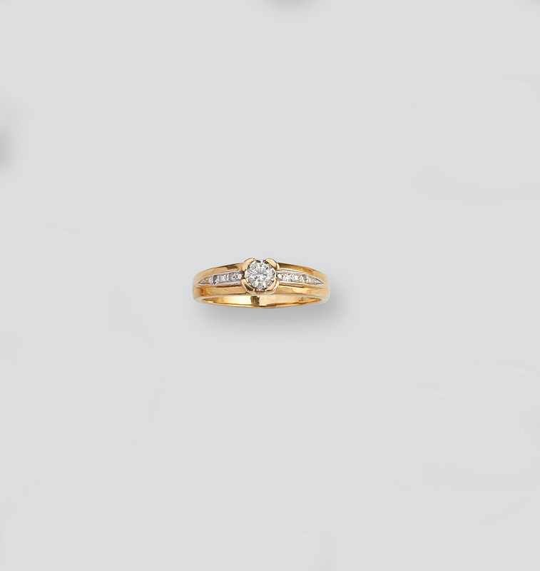 BAGUE en or (750) ornée d'un diamant taille...