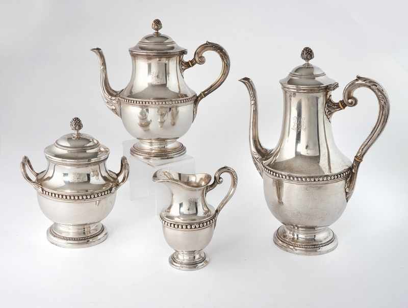 SERVICE A THÉ-CAFÉ en argent, de forme balustre...