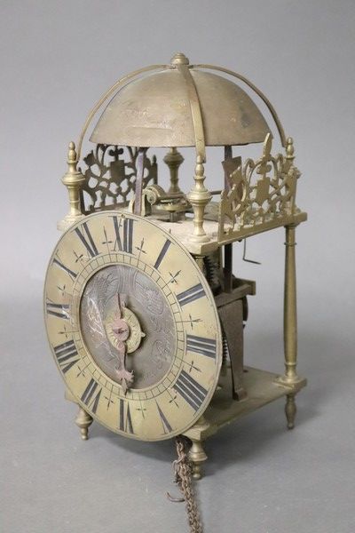 PENDULE lanterne ou capucine, à cage en bronze,...