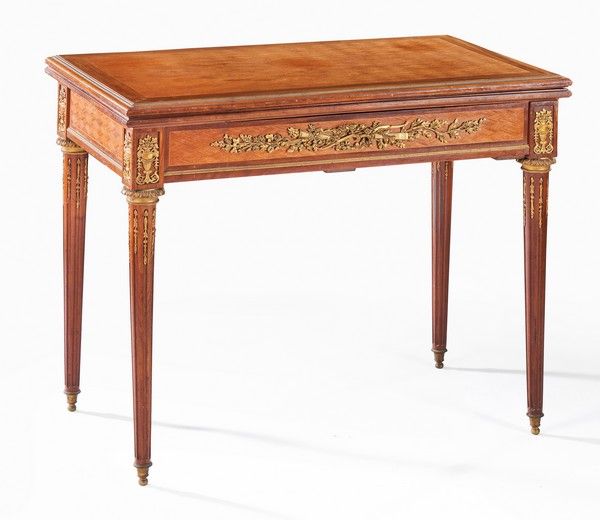 ORIGINALE TABLE A JEUX en acajou et marqueterie...