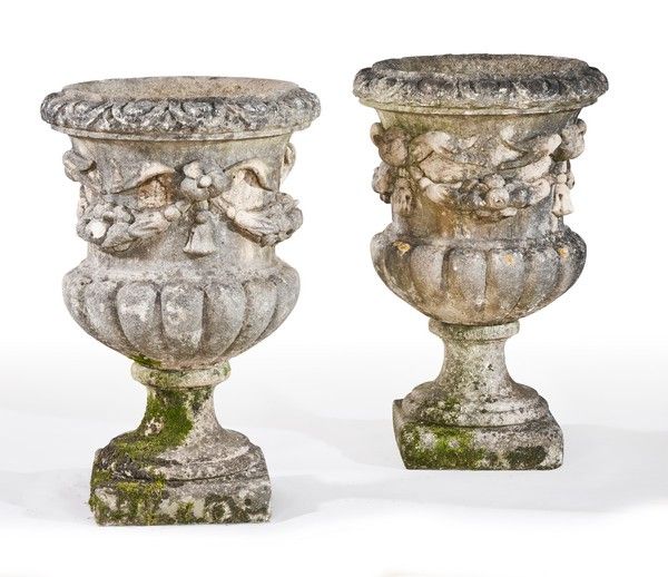 PAIRE DE VASES MÉDICIS de jardin en pierre...