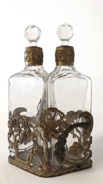 CARAFE DOUBLE de forme losangique en verre...