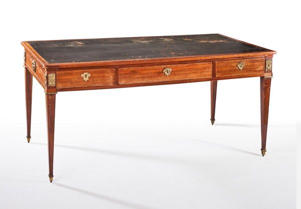 BUREAU PLAT en acajou et placage d'acajou...