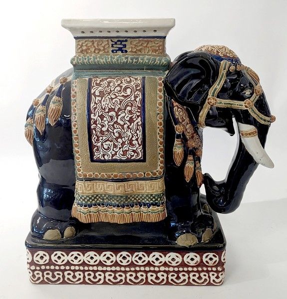 SELLETTE éléphant en céramique polychrom...