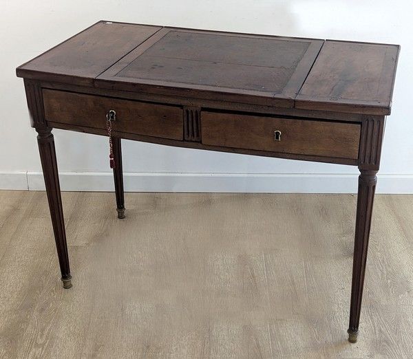 PETIT BUREAU rectangulaire en acajou et placage...