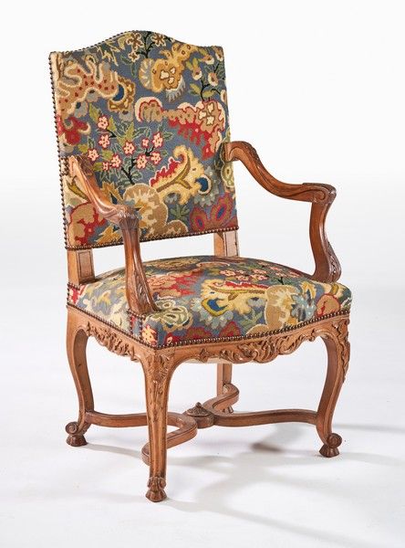 FAUTEUIL à dossier plat en chapeau de gendarme,...