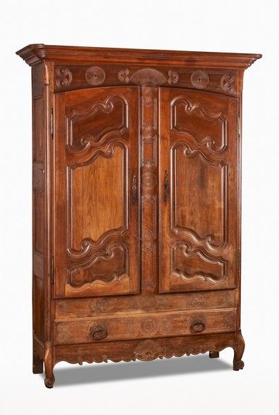ÉTROITE ARMOIRE PANTALONIÈRE en bois fruitié...
