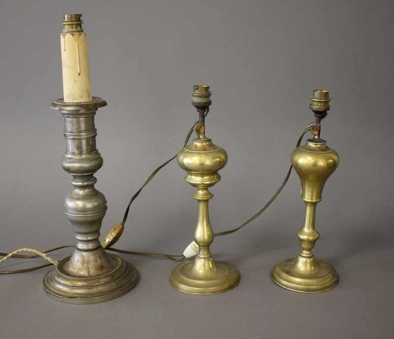 PAIRE DE FLAMBEAUX en bronze doré à fût balustre...