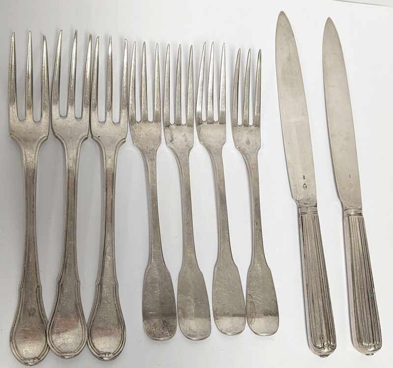 TROIS PETITES FOURCHETTES en argent, à trois...