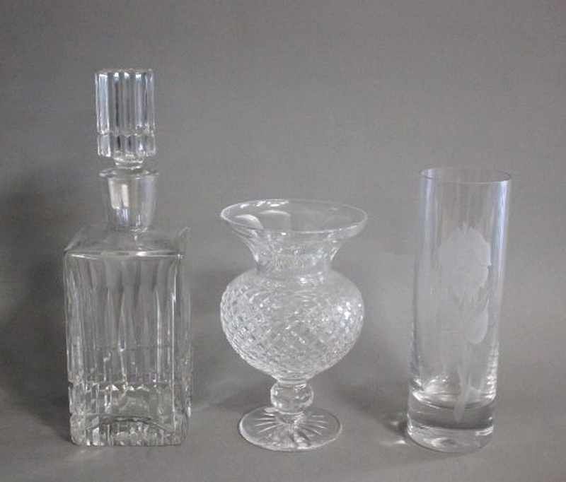 VASE en cristal de forme balustre à décor...