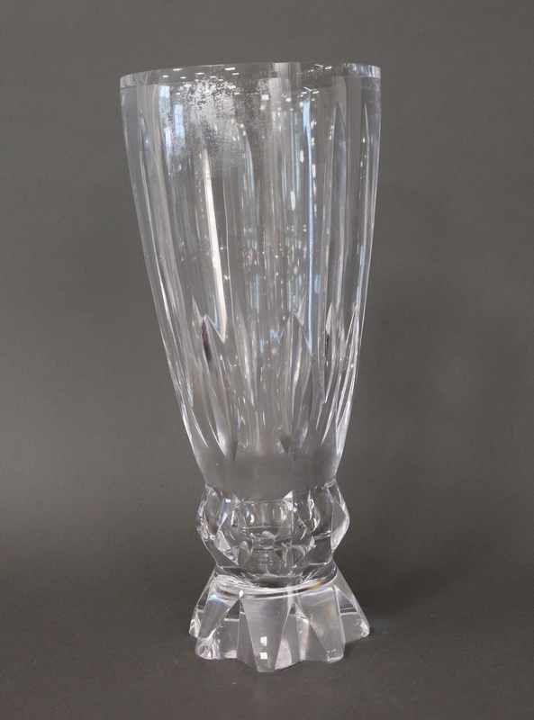 VASE CORNET sur talon en cristal moulé et...