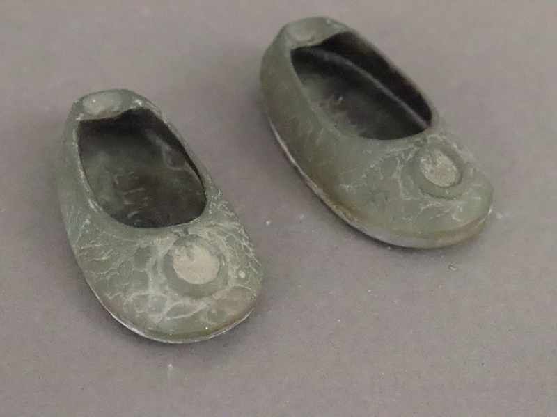 PAIRE DE PETITS CENDRIERS en bronze à motif...