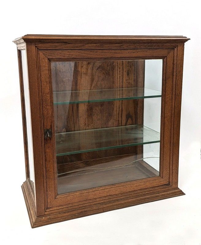 PETITE VITRINE dite de pharmacie en chêne,...