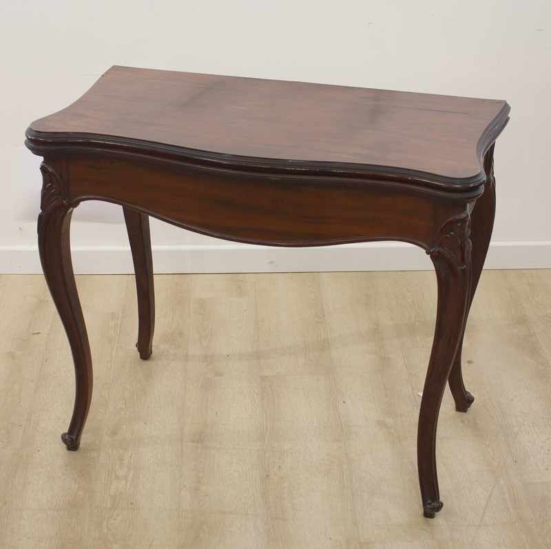 TABLE A JEU formant console en acajou et...